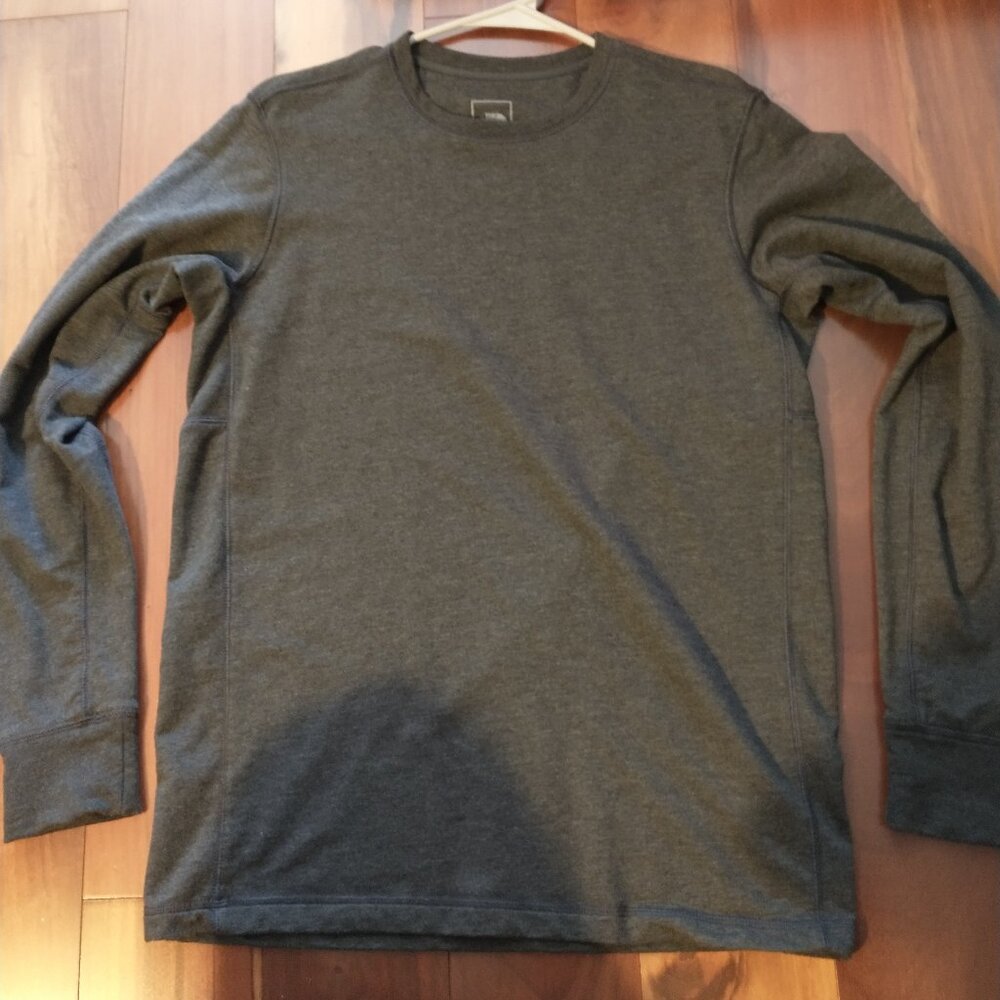 The North Face Men's crewneck lightweight pullover sweatshirt (Medium, gray)